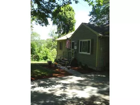 28 Scotia St, Woonsocket, RI 02895 photo 2