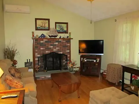 950 Lapham Farm Rd, Mapleville, RI 02839 photo 8