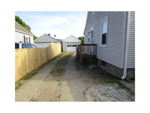 10 Link St, Warwick, RI 02886 photo 3