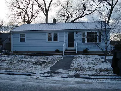 181 Oak Tree Ave, Warwick, RI 02886 photo 1