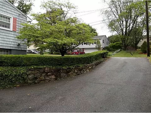 44 Lemay Rd, Woonsocket, RI 02895 photo 3