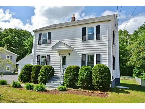 29 Glaude Ln, Woonsocket, RI 02895 photo 2