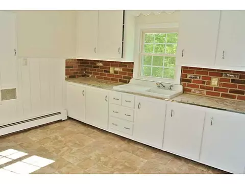 29 Glaude Ln, Woonsocket, RI 02895 photo 7