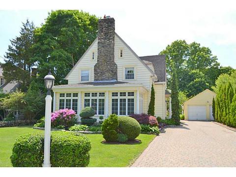 111 Beacon Ave, Warwick, RI 02889 photo 1