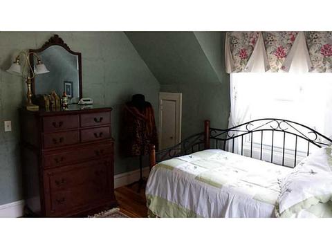 111 Beacon Ave, Warwick, RI 02889 photo 16