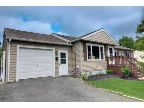 22 Vanstone Ave, Warwick, RI 02889 photo 1
