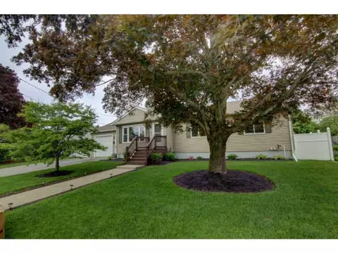 22 Vanstone Ave, Warwick, RI 02889 photo 2