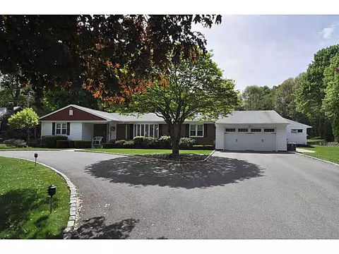 655 Commonwealth Ave, Warwick, RI 02886 photo 2