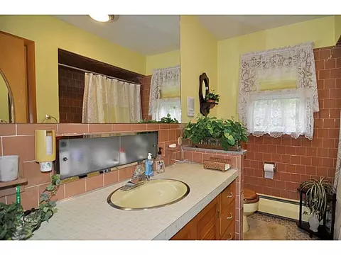 655 Commonwealth Ave, Warwick, RI 02886 photo 7
