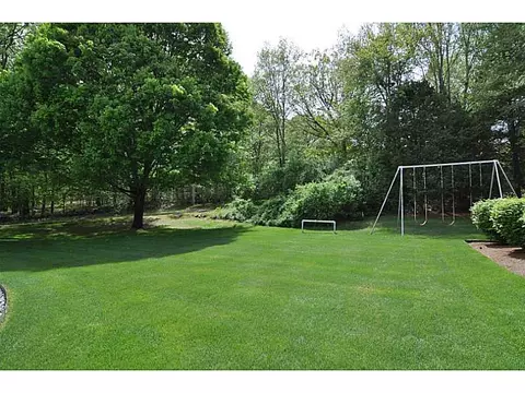 655 Commonwealth Ave, Warwick, RI 02886 photo 24
