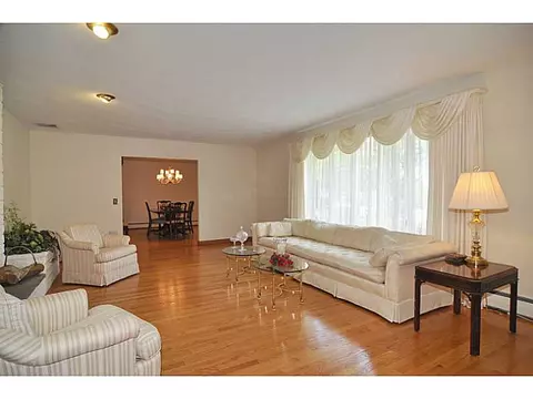 655 Commonwealth Ave, Warwick, RI 02886 photo 3