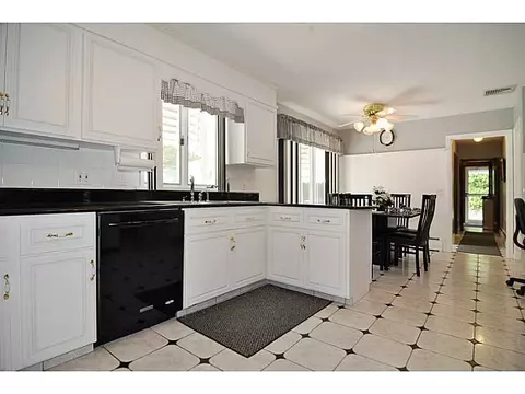 655 Commonwealth Ave, Warwick, RI 02886 photo 5