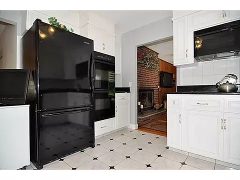 655 Commonwealth Ave, Warwick, RI 02886 photo 6