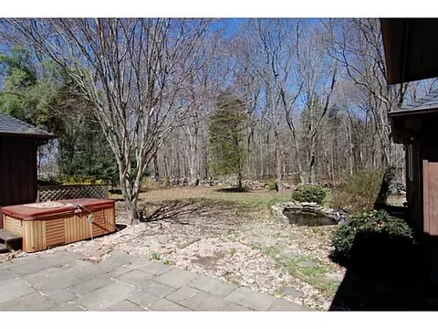 17 Silas Deane Rd, Ledyard, CT 06339 photo 6