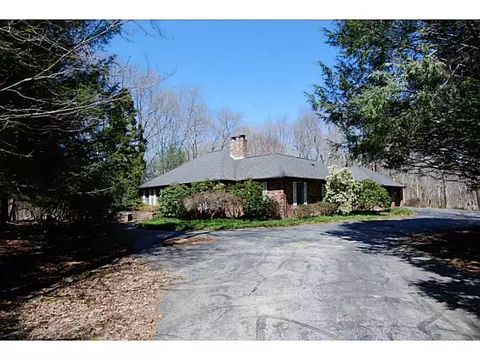 17 Silas Deane Rd, Ledyard, CT 06339 photo 2