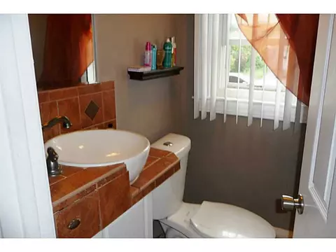 31 Argyle Ave, Riverside, RI 02915 photo 10