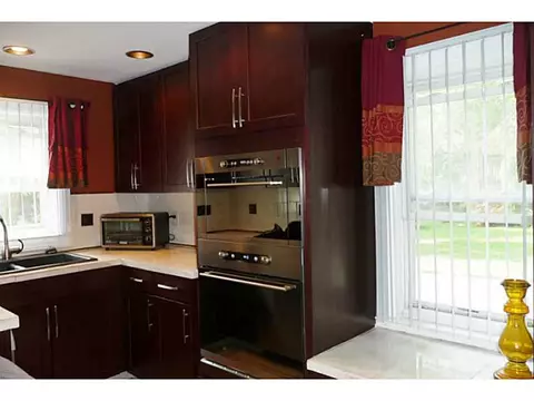 31 Argyle Ave, Riverside, RI 02915 photo 9