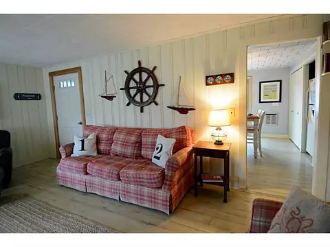 21 Uzzi Ave, Westerly, RI 02891 photo 3