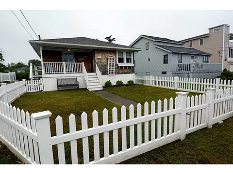 21 Uzzi Ave, Westerly, RI 02891 photo 1