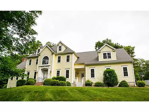 7 Dudley Rd, Mendon, MA 01756 photo 1