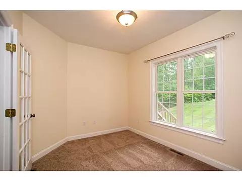 7 Dudley Rd, Mendon, MA 01756 photo 9
