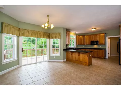 7 Dudley Rd, Mendon, MA 01756 photo 2