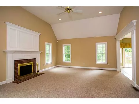 7 Dudley Rd, Mendon, MA 01756 photo 5
