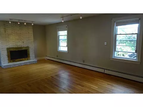 22 Myrtle Ave, Warwick, RI 02886 photo 3