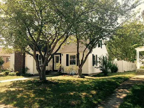 22 Myrtle Ave, Warwick, RI 02886 photo 1