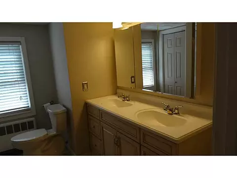 22 Myrtle Ave, Warwick, RI 02886 photo 9