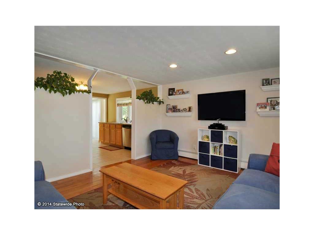 29 Poplar Ave, Warwick, RI 02889 photo 4
