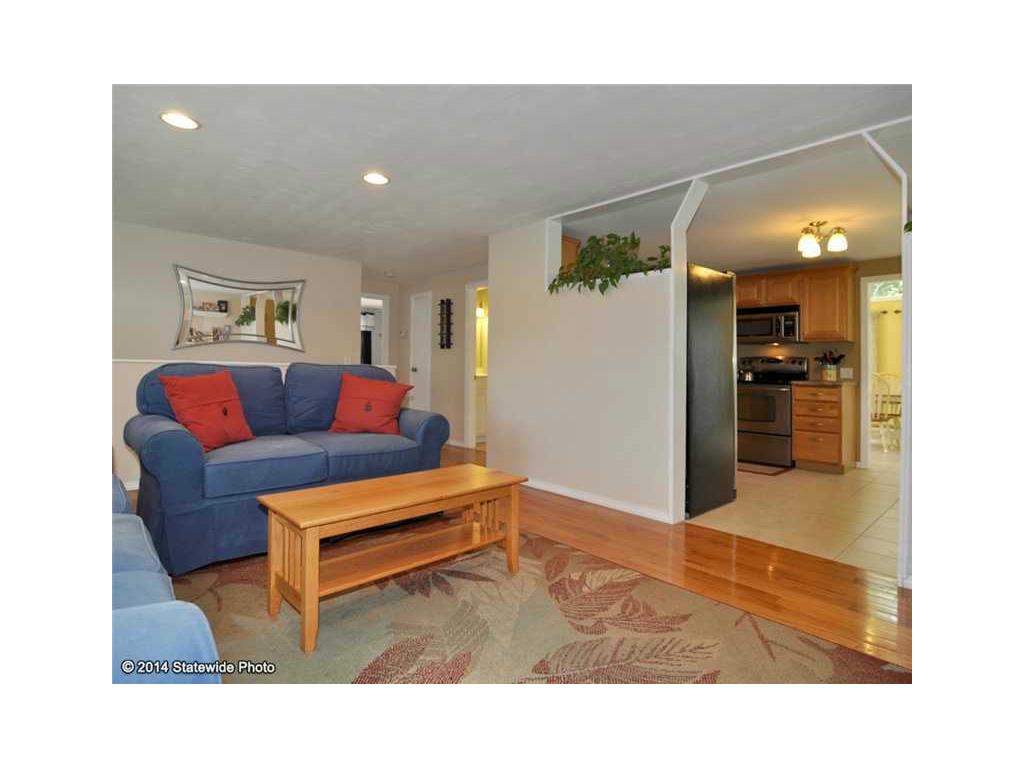 29 Poplar Ave, Warwick, RI 02889 photo 3
