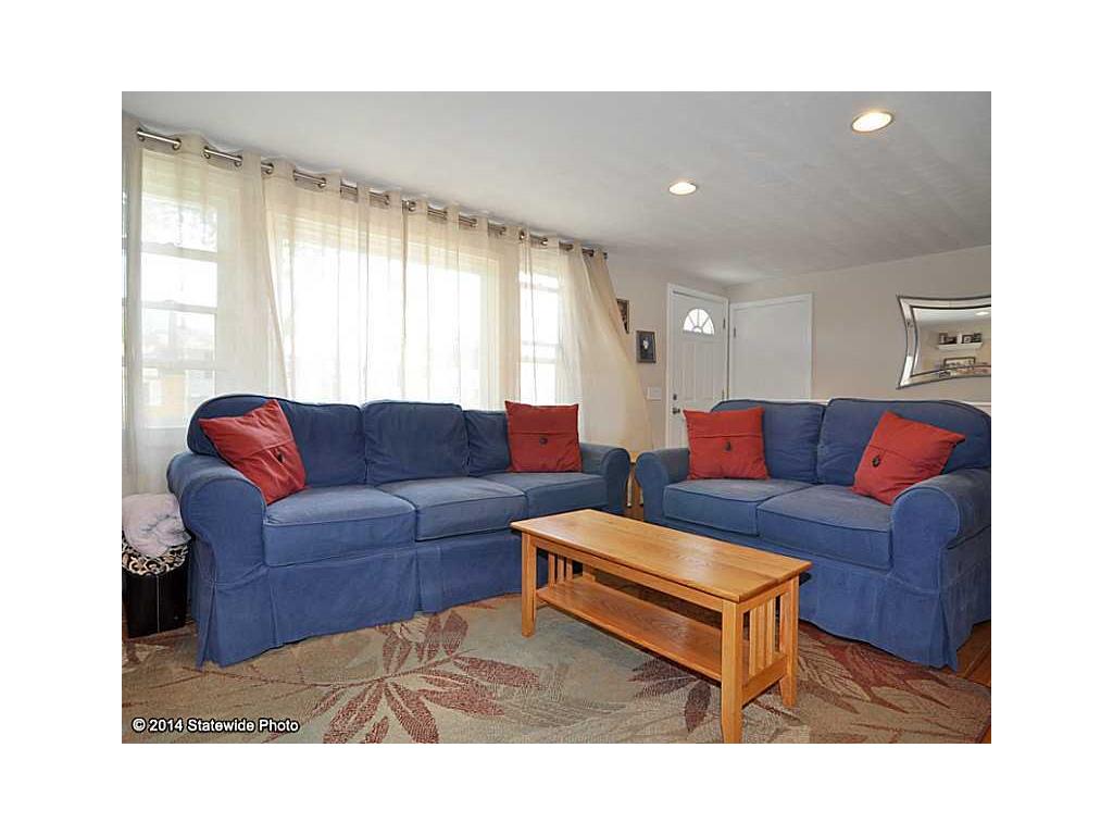 29 Poplar Ave, Warwick, RI 02889 photo 2