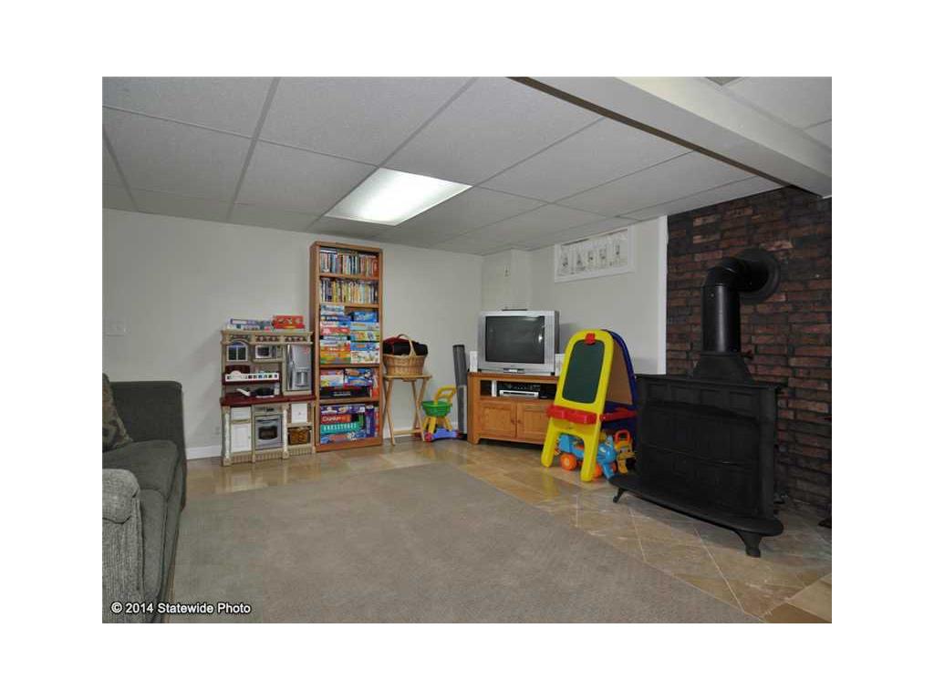29 Poplar Ave, Warwick, RI 02889 photo 24