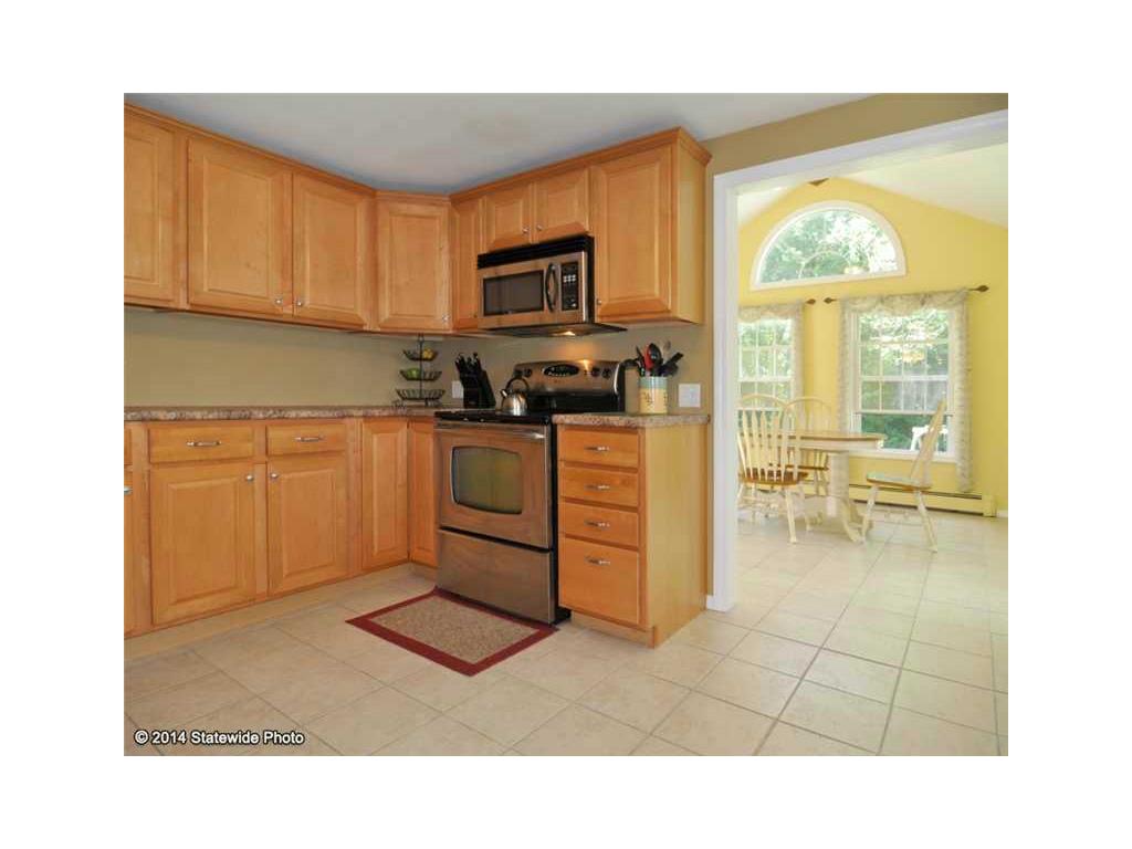 29 Poplar Ave, Warwick, RI 02889 photo 5