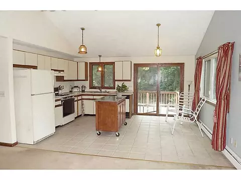 33 Symonds Ave, Warwick, RI 02889 photo 2