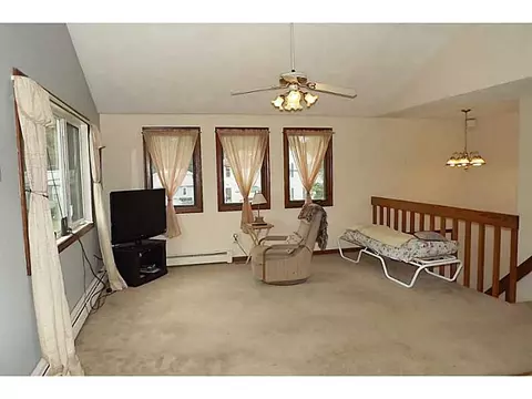 33 Symonds Ave, Warwick, RI 02889 photo 5