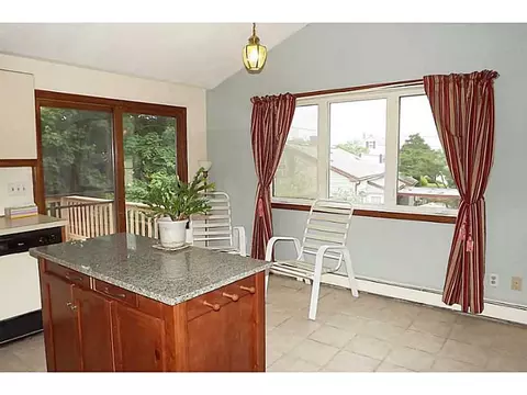 33 Symonds Ave, Warwick, RI 02889 photo 4