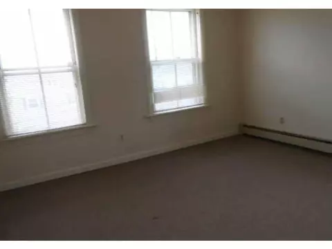 18 Chestnut St, Westerly, RI 02891 photo 5