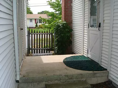 363 Cove Ave, Warwick, RI 02889 photo 4
