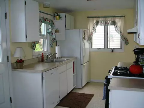 363 Cove Ave, Warwick, RI 02889 photo 9