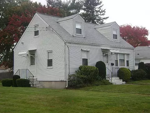 2205 Warwick Ave, Warwick, RI 02889 photo 1