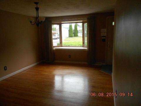 101 Surrey Ln, Woonsocket, RI 02895 photo 8