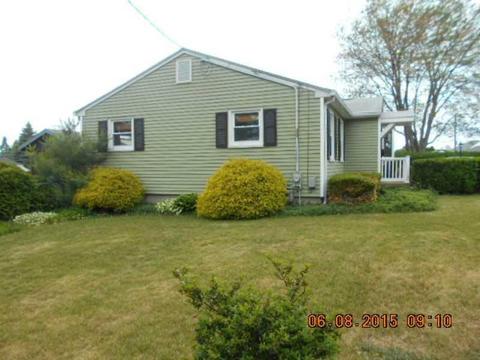 101 Surrey Ln, Woonsocket, RI 02895 photo 4