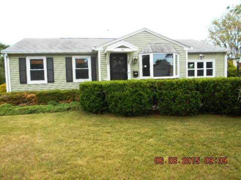 101 Surrey Ln, Woonsocket, RI 02895 photo 1