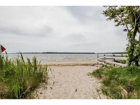 345 Capron Farm Dr, Warwick, RI 02886 photo 3