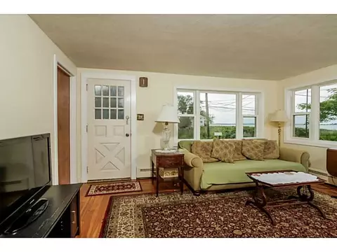 345 Capron Farm Dr, Warwick, RI 02886 photo 4