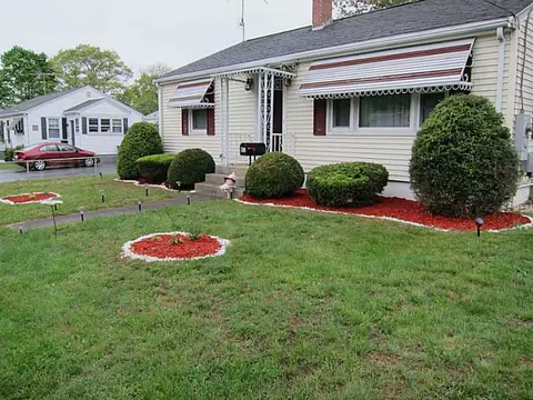81 Ruskin Ave, Woonsocket, RI 02895 photo 2