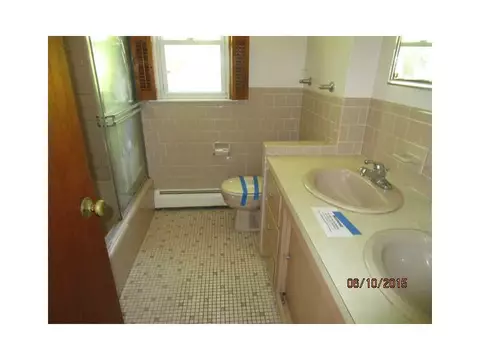 101 Sefton Ave, Warwick, RI 02889 photo 4