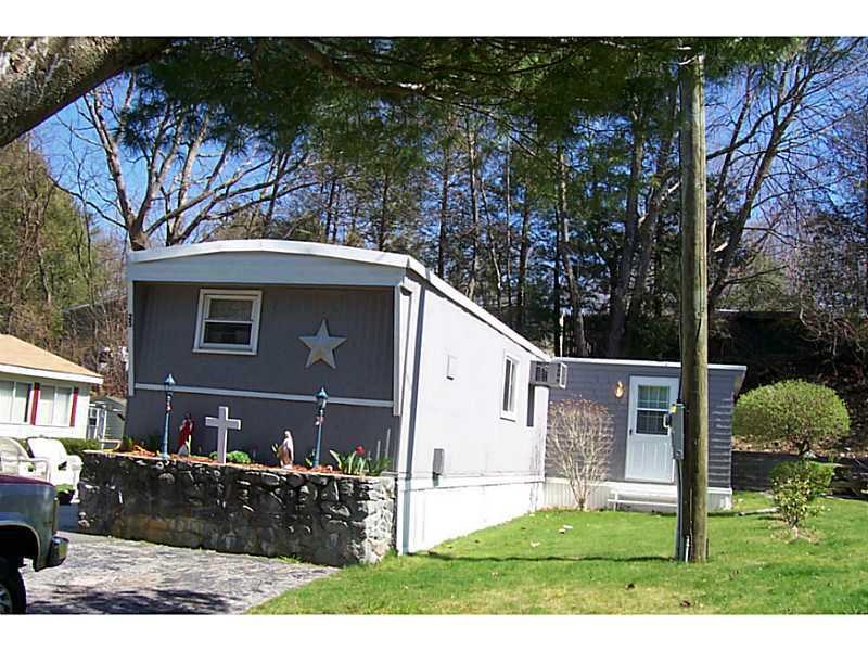 25 Woodridge Dr, Mapleville, RI 02839 photo 1